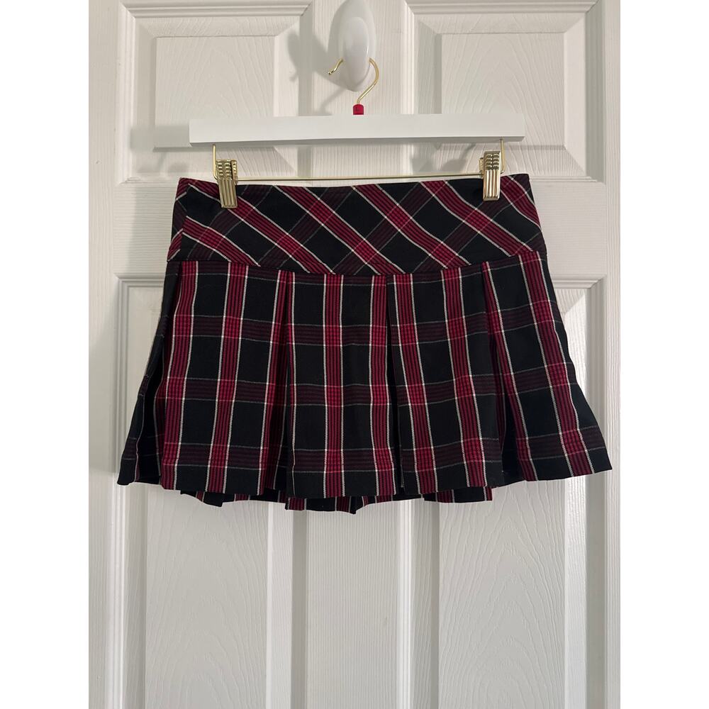 Guess Women's Black and Burgundy Mini Skirt SIZE 24 small